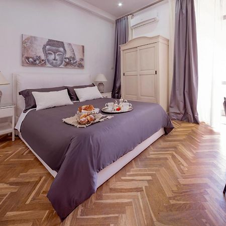 B&B Palazzo Satriano เนเปิลส์ ภายนอก รูปภาพ
