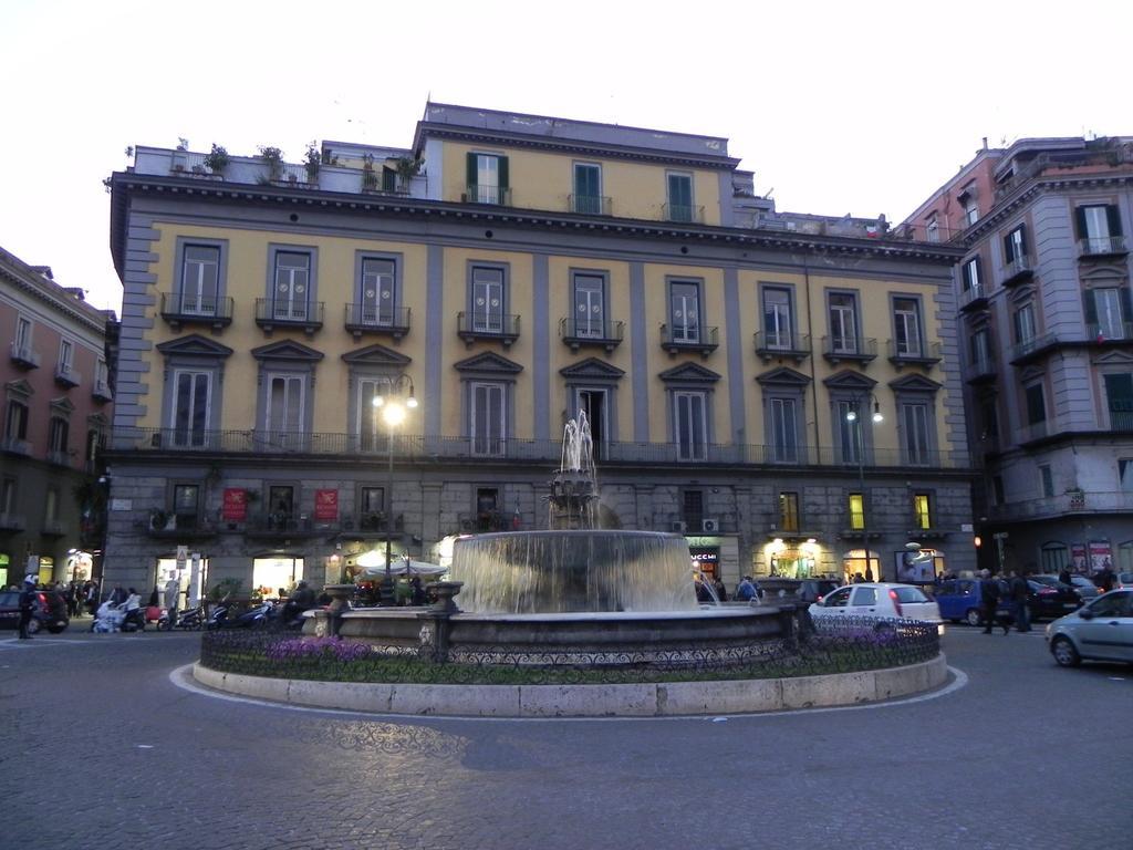 B&B Palazzo Satriano เนเปิลส์ ภายนอก รูปภาพ