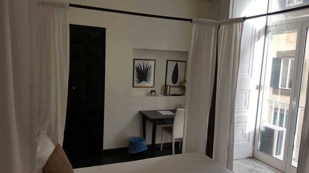 B&B Palazzo Satriano เนเปิลส์ ภายนอก รูปภาพ
