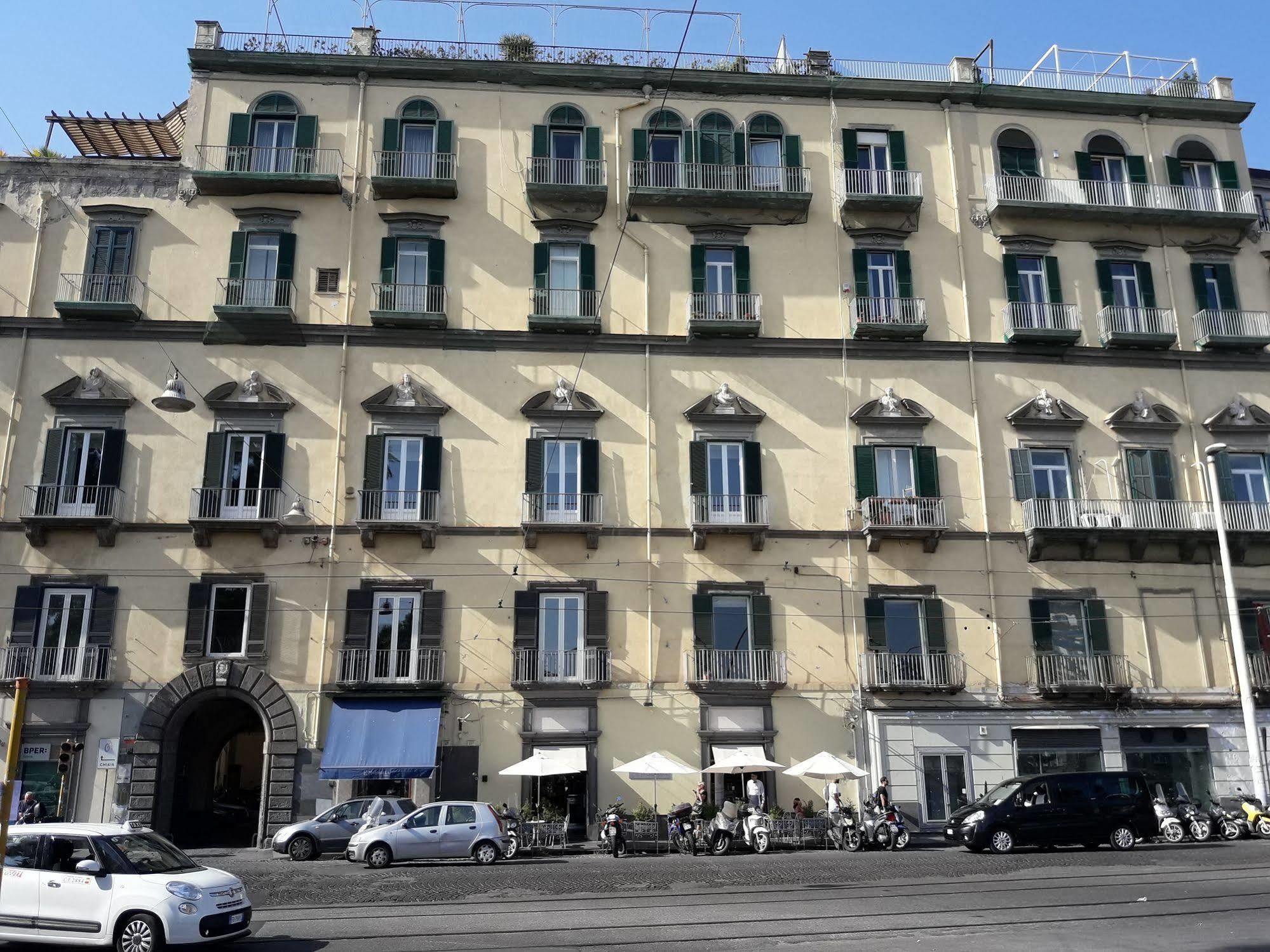 B&B Palazzo Satriano เนเปิลส์ ภายนอก รูปภาพ