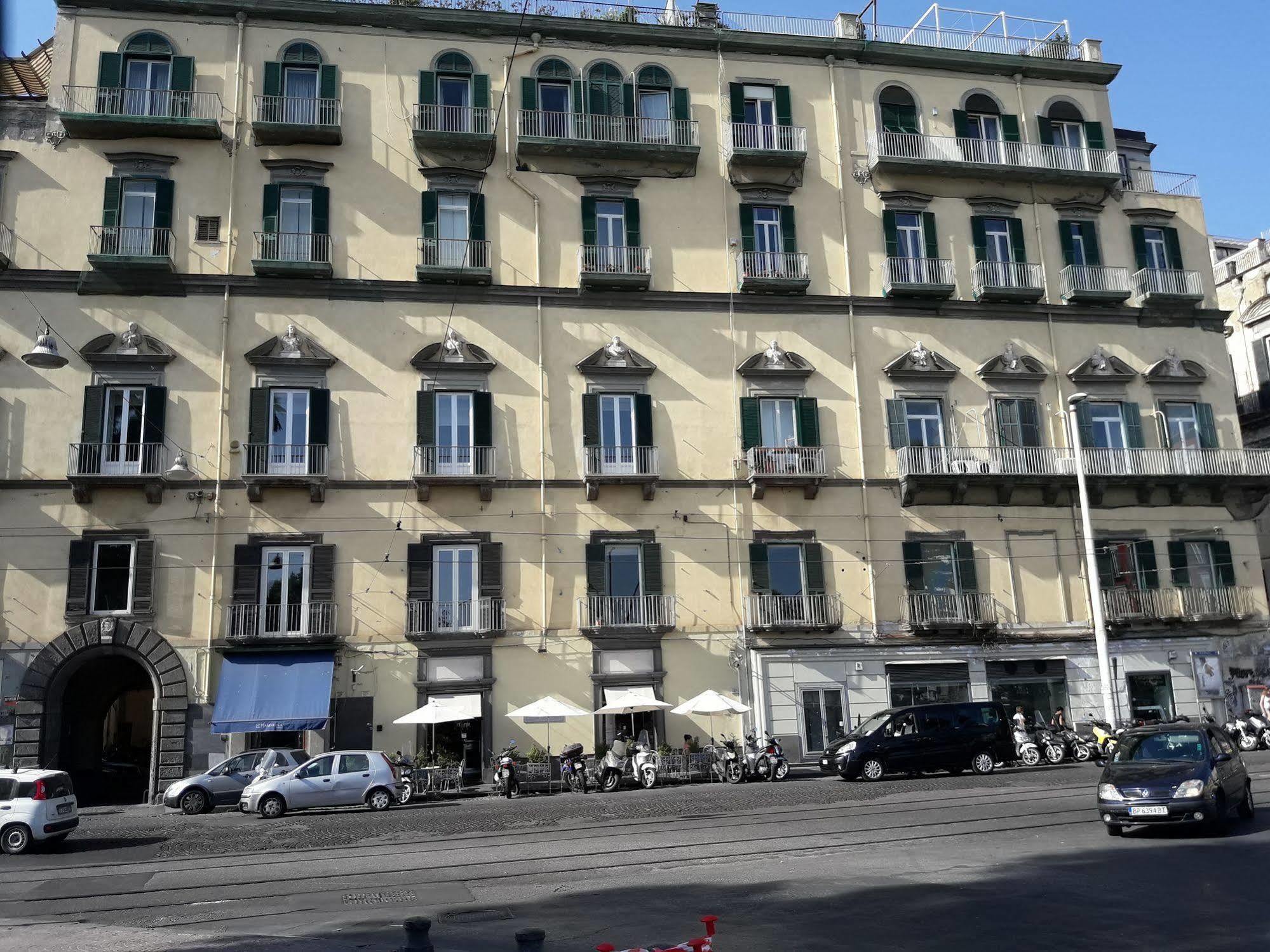 B&B Palazzo Satriano เนเปิลส์ ภายนอก รูปภาพ