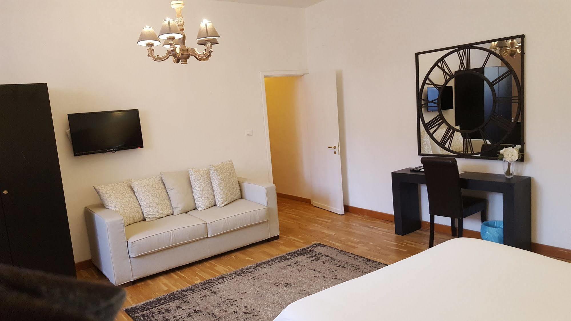 B&B Palazzo Satriano เนเปิลส์ ภายนอก รูปภาพ
