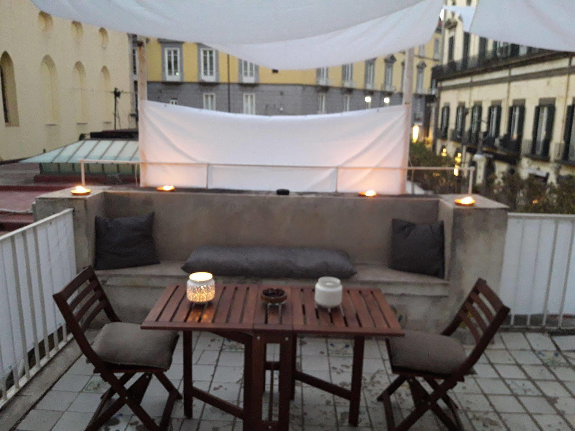 B&B Palazzo Satriano เนเปิลส์ ภายนอก รูปภาพ