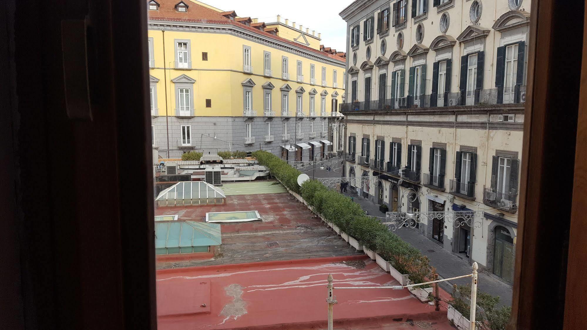 B&B Palazzo Satriano เนเปิลส์ ภายนอก รูปภาพ
