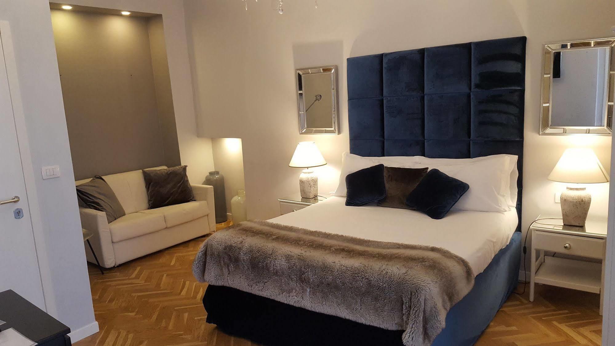 B&B Palazzo Satriano เนเปิลส์ ภายนอก รูปภาพ