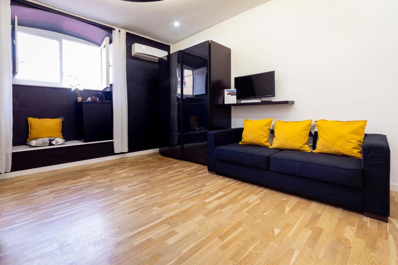 B&B Palazzo Satriano เนเปิลส์ ภายนอก รูปภาพ