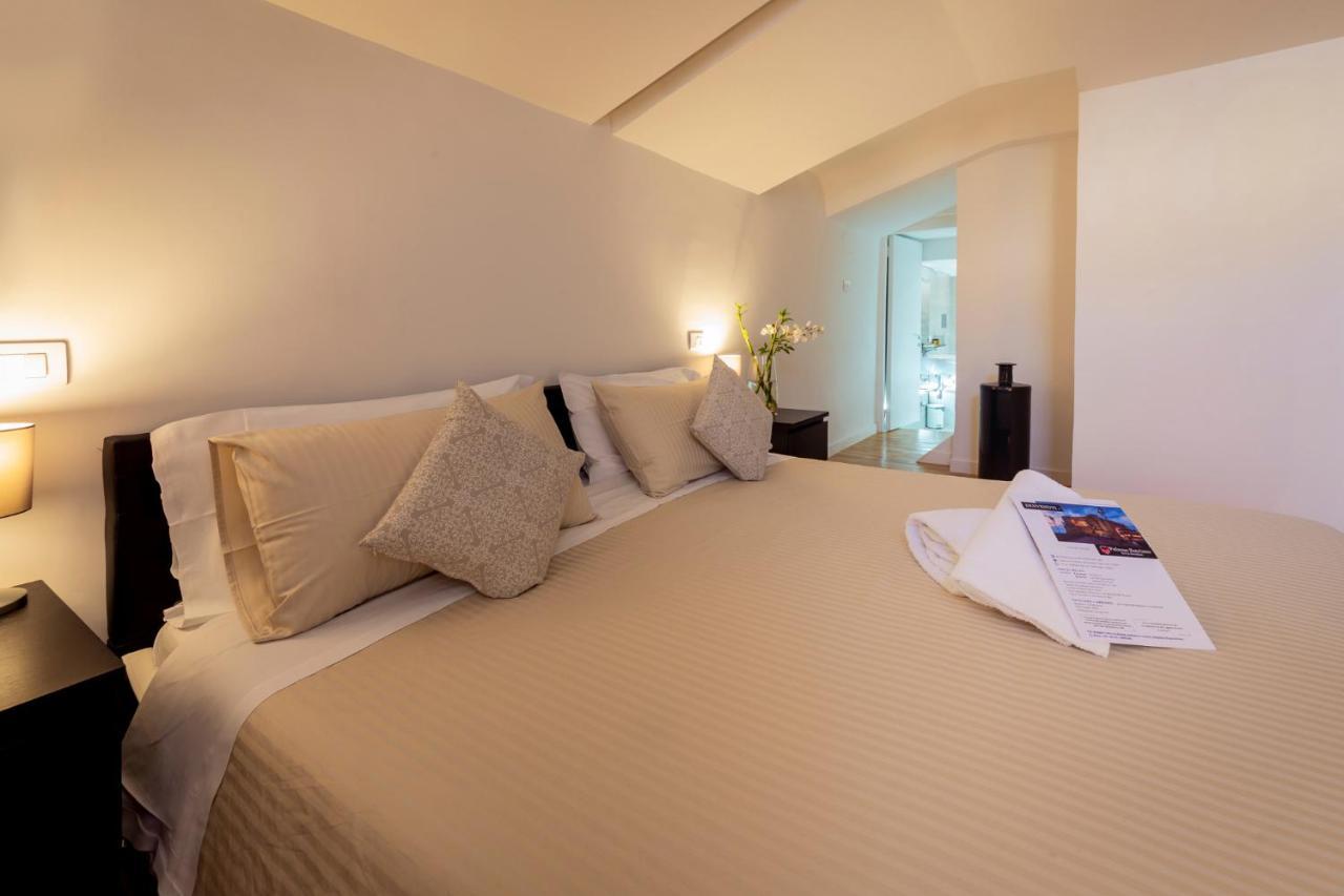 B&B Palazzo Satriano เนเปิลส์ ภายนอก รูปภาพ